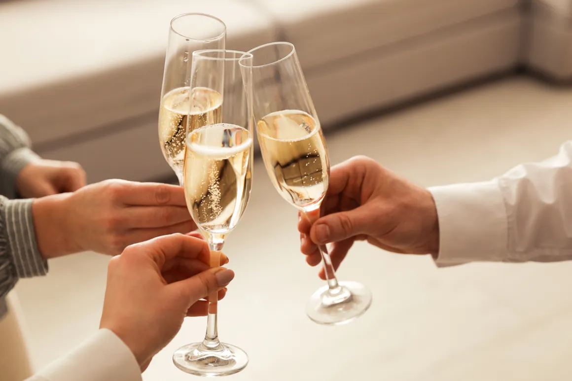ELEVATE YOUR EVENINGS AT LOBBY BAR 